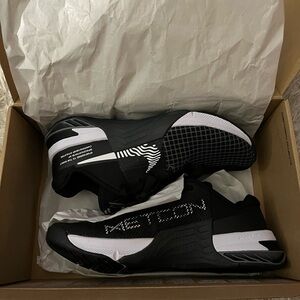 Black Nike Metcon 8